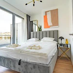 Apartament ~ Roof Terrace/ac/indoor Parking, Budapeszt